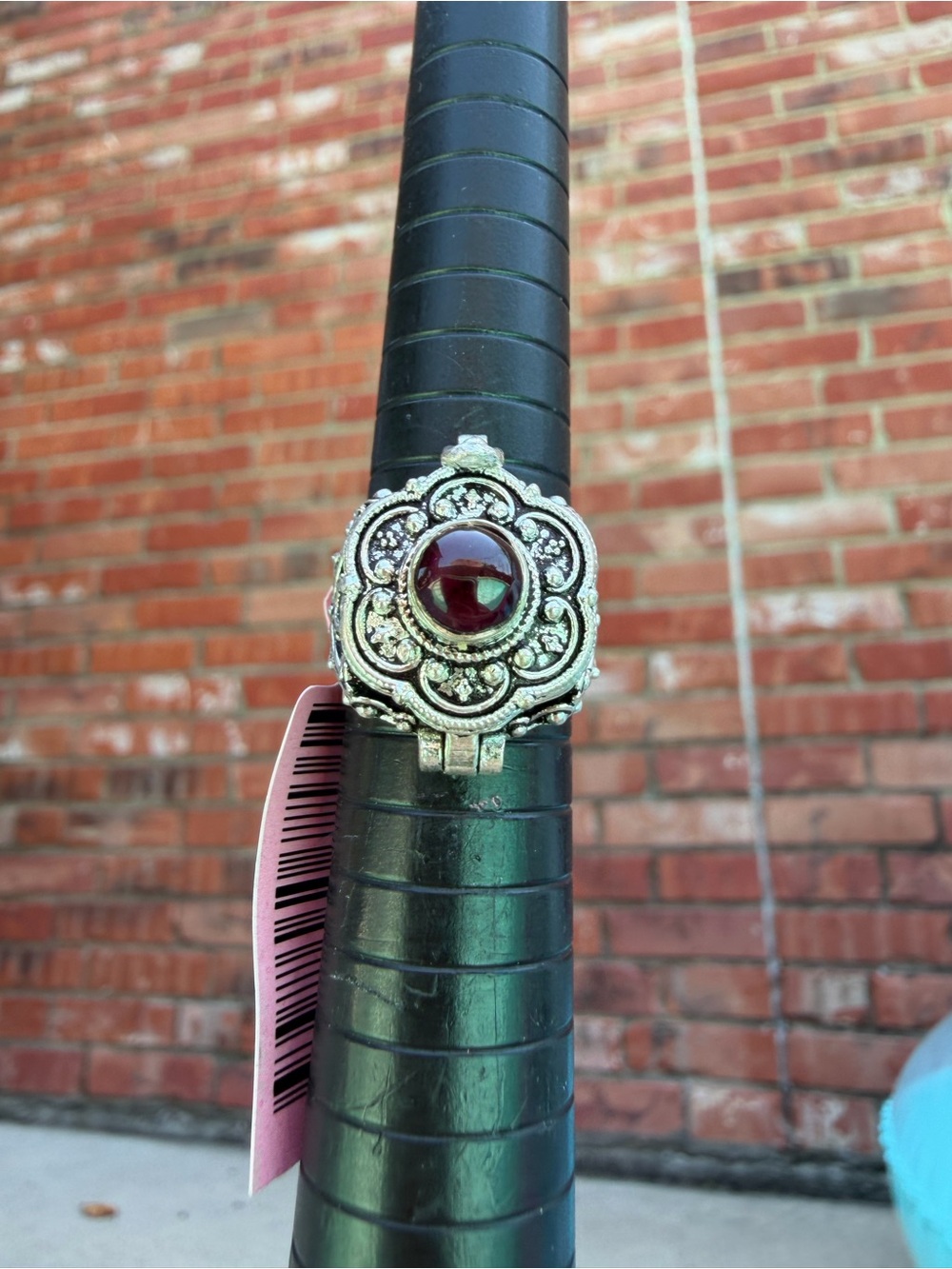 Vintage-Style Flower Ring with Red Cabochon C